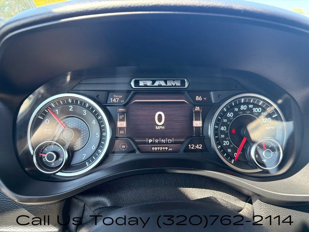 2020 RAM 1500 Big Horn Crew Cab 4x4 5'7" Box