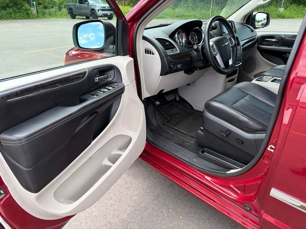 2014 Chrysler Town & Country Touring