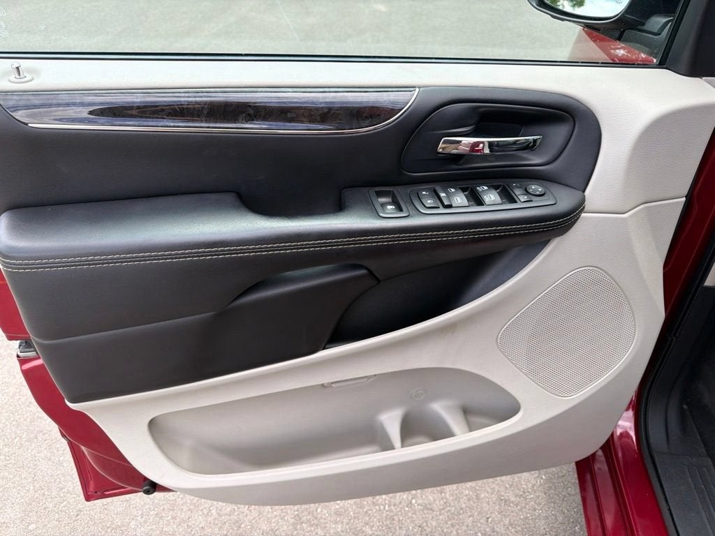 2014 Chrysler Town & Country Touring