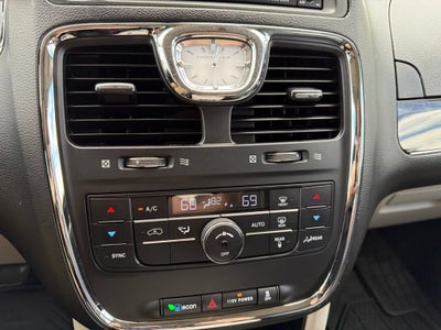 2014 Chrysler Town & Country Touring