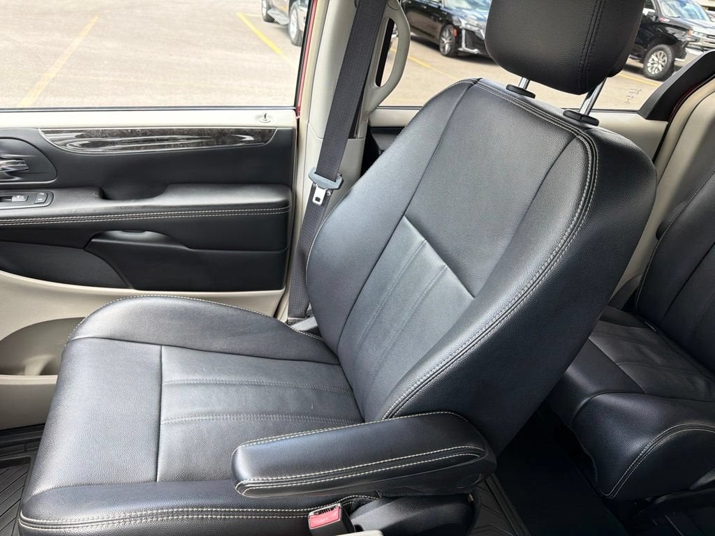 2014 Chrysler Town & Country Touring