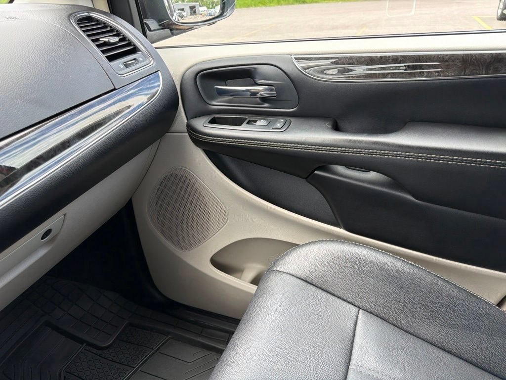 2014 Chrysler Town & Country Touring