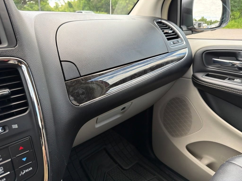 2014 Chrysler Town & Country Touring