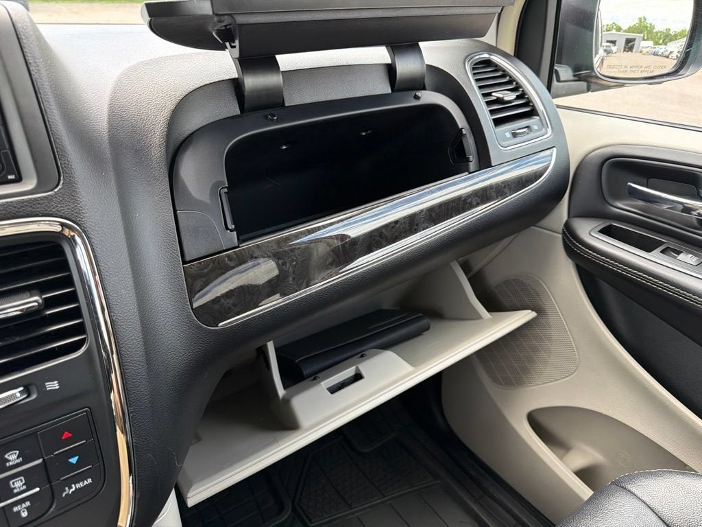 2014 Chrysler Town & Country Touring