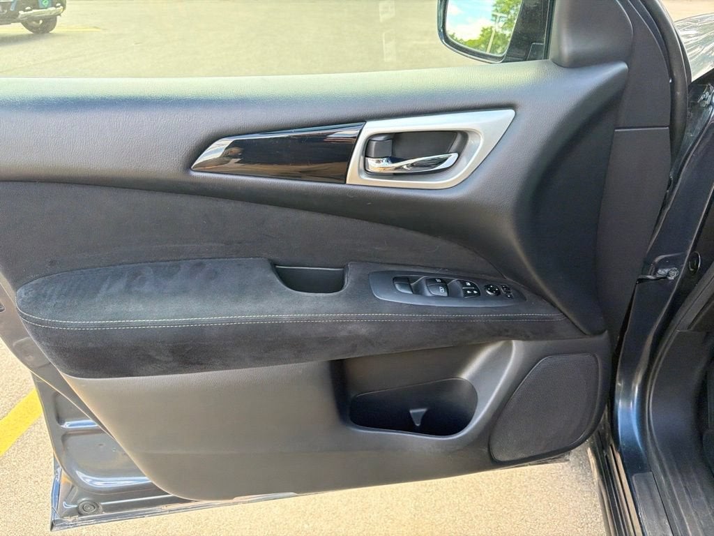 2016 Nissan Pathfinder SV