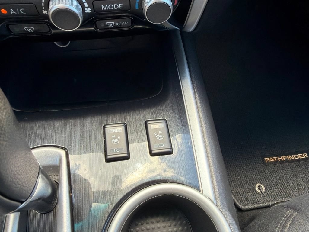2016 Nissan Pathfinder SV