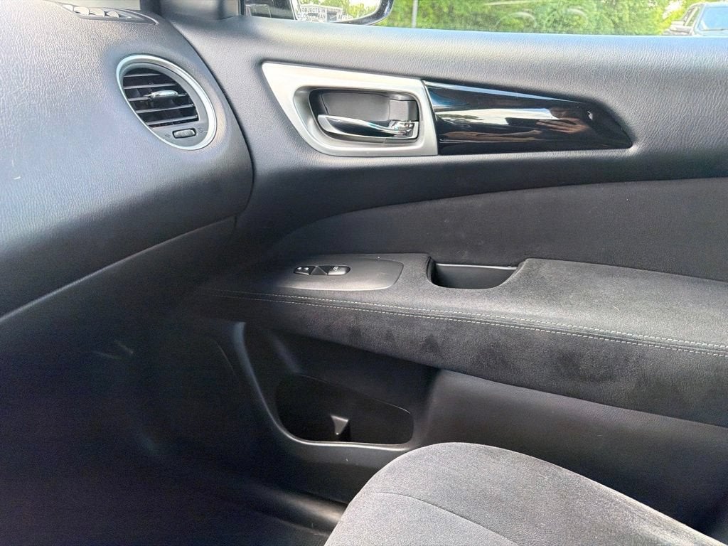 2016 Nissan Pathfinder SV
