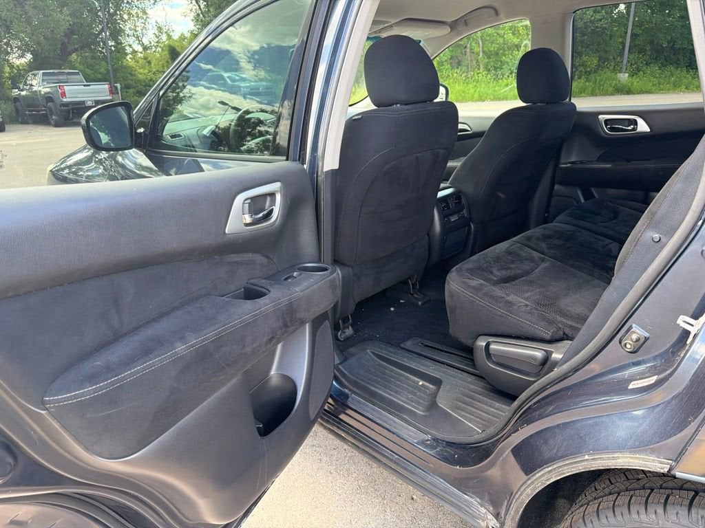 2016 Nissan Pathfinder SV