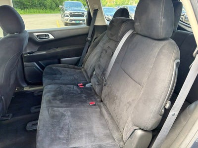 2016 Nissan Pathfinder SV