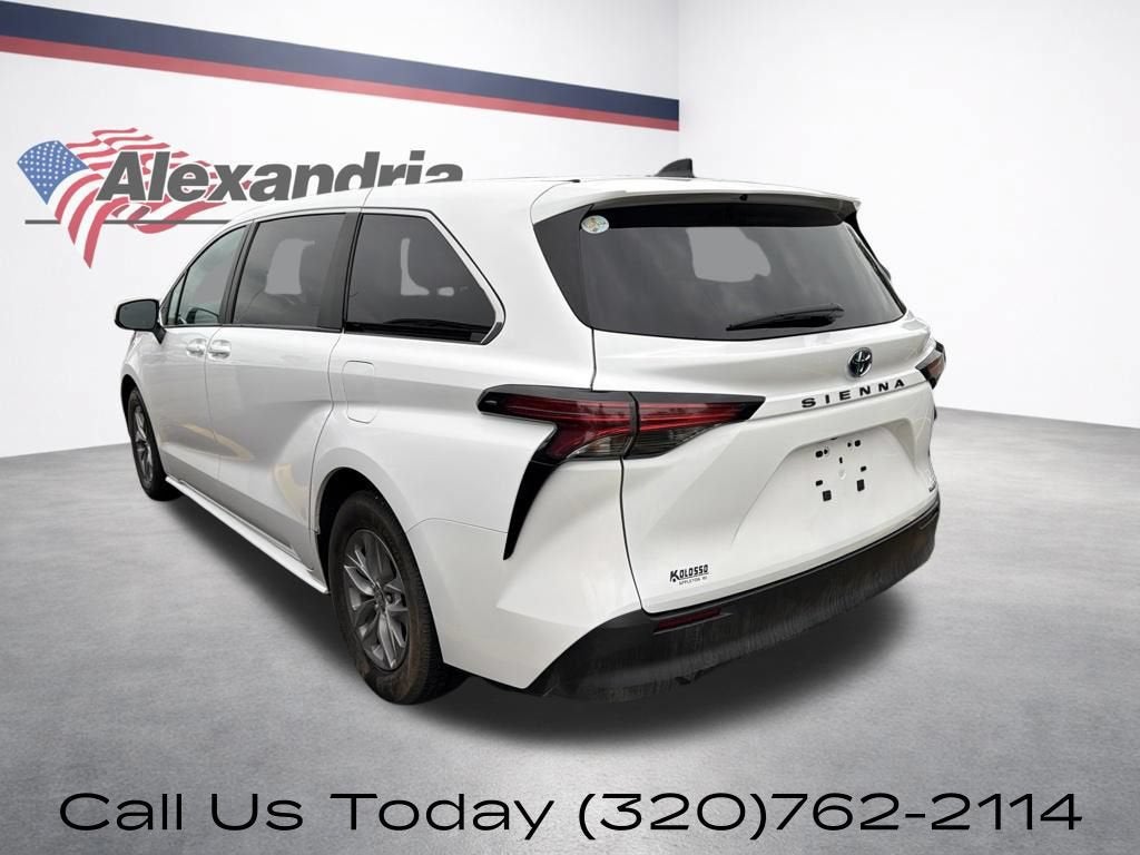 2022 Toyota Sienna LE