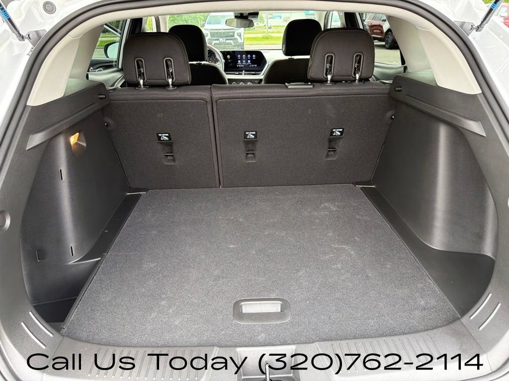 2025 Chevrolet Trax LS