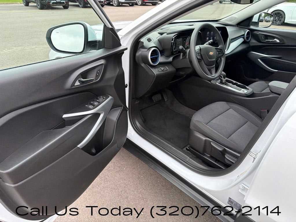 2025 Chevrolet Trax LS