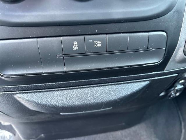 2014 RAM 1500 4WD Quad Cab 6.4 Ft Box Express