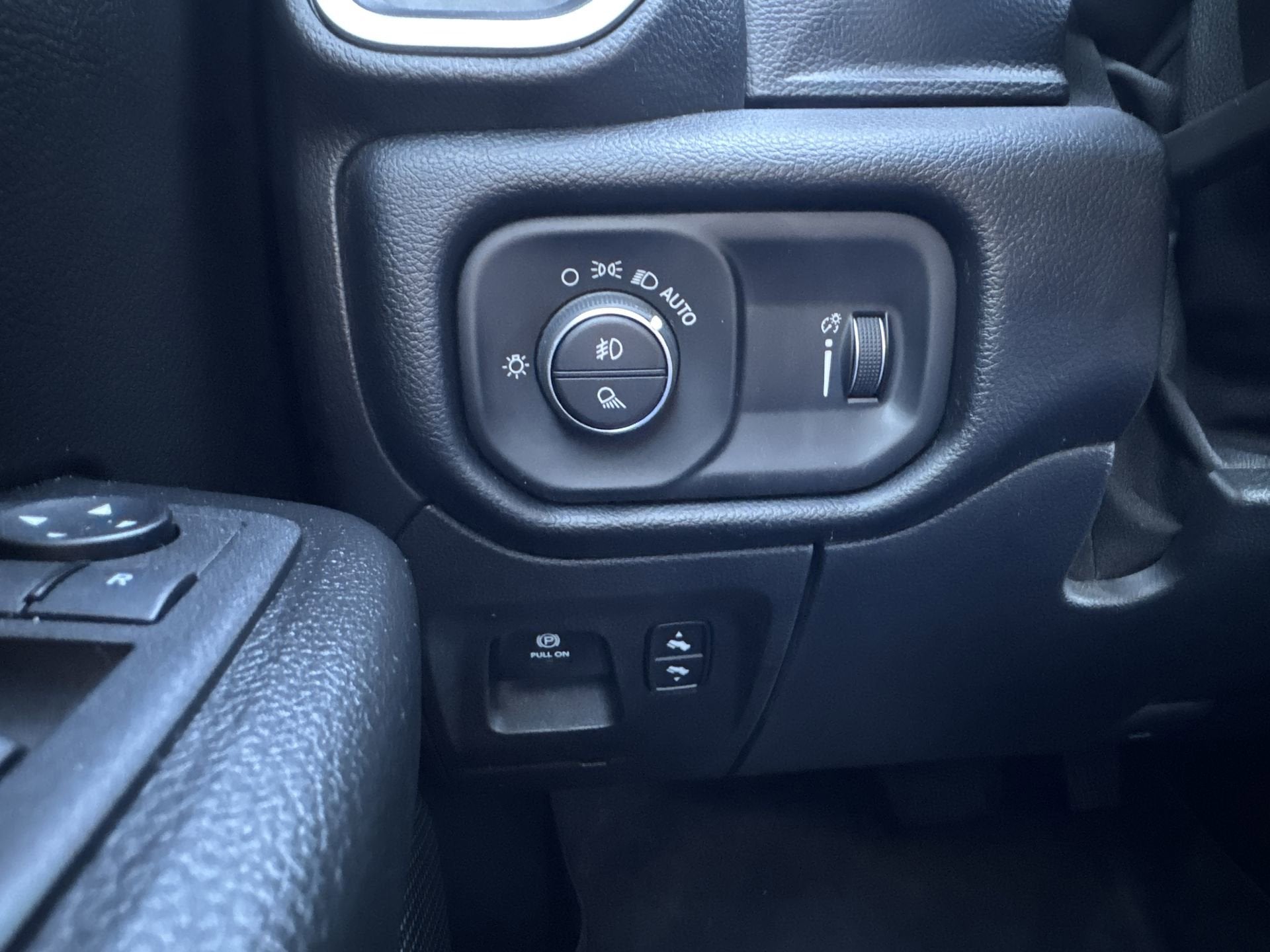 2022 RAM 1500 Big Horn 4x4 Crew Cab 6'4" Box