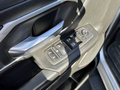 2022 RAM 1500 Big Horn 4x4 Crew Cab 6'4" Box