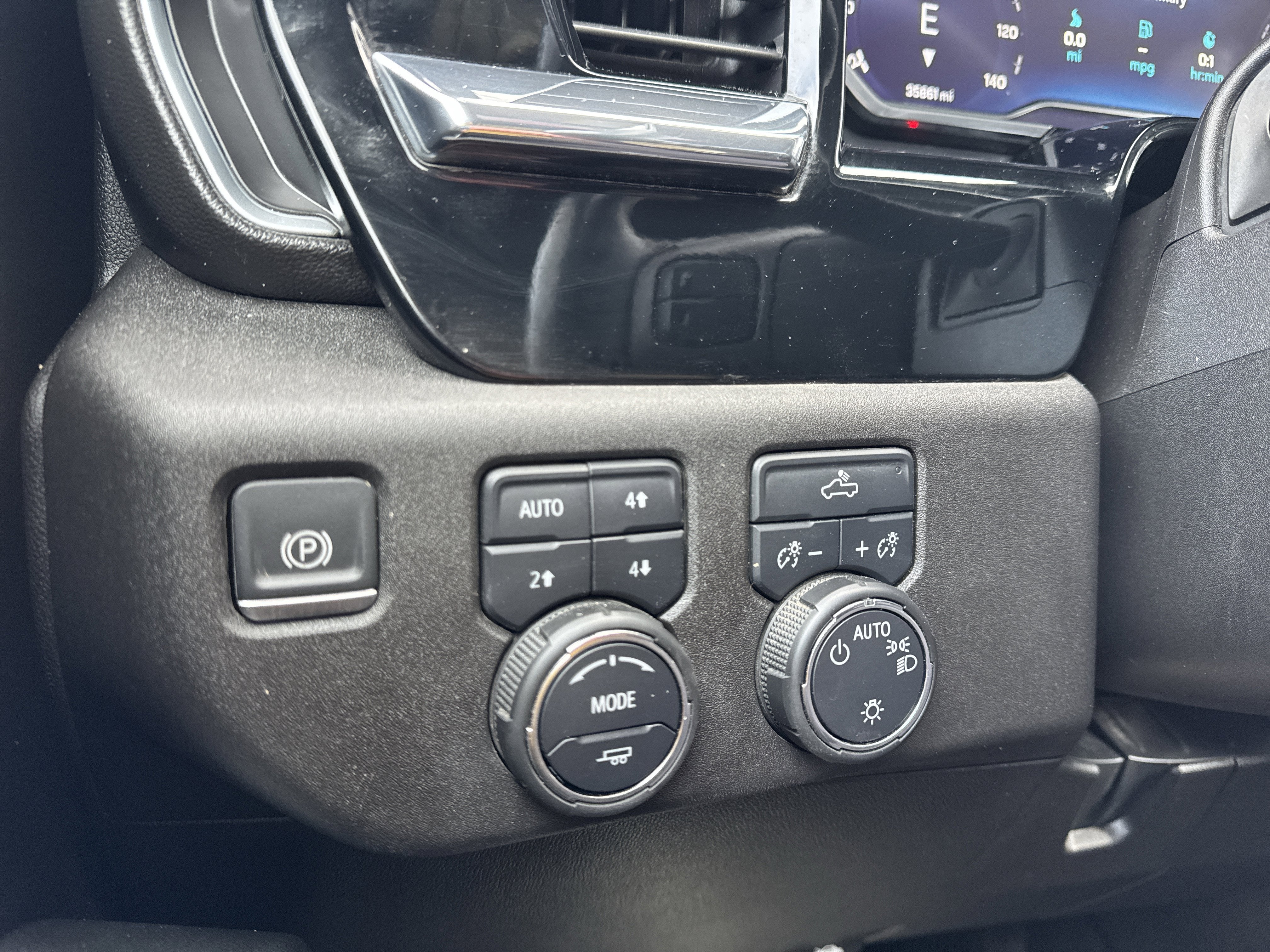 2024 Chevrolet Silverado 1500 Crew Cab Short Box 4-Wheel Drive LT 1LT