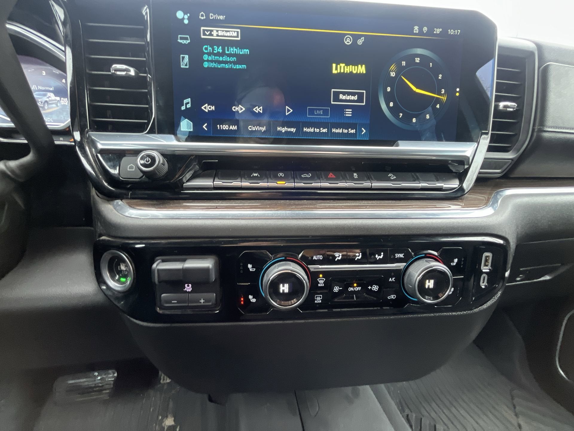 2024 Chevrolet Silverado 1500 Crew Cab Short Box 4-Wheel Drive LT 1LT