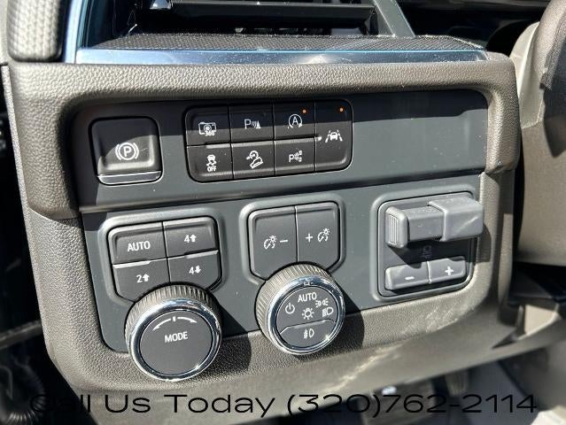 2025 Chevrolet Suburban 4WD RST