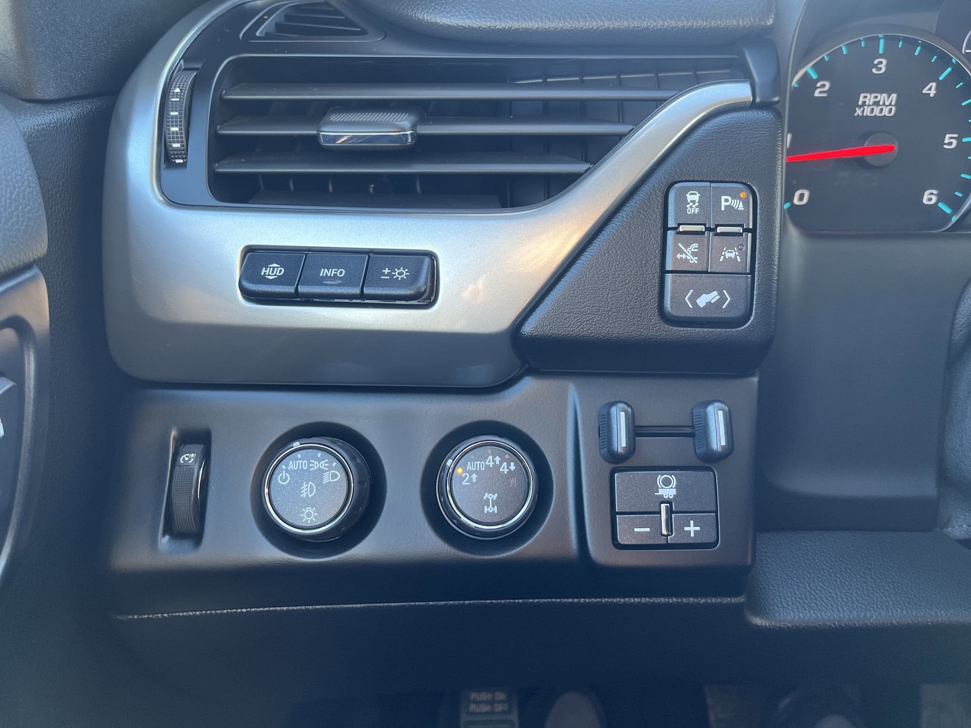 2020 Chevrolet Suburban 4WD Premier