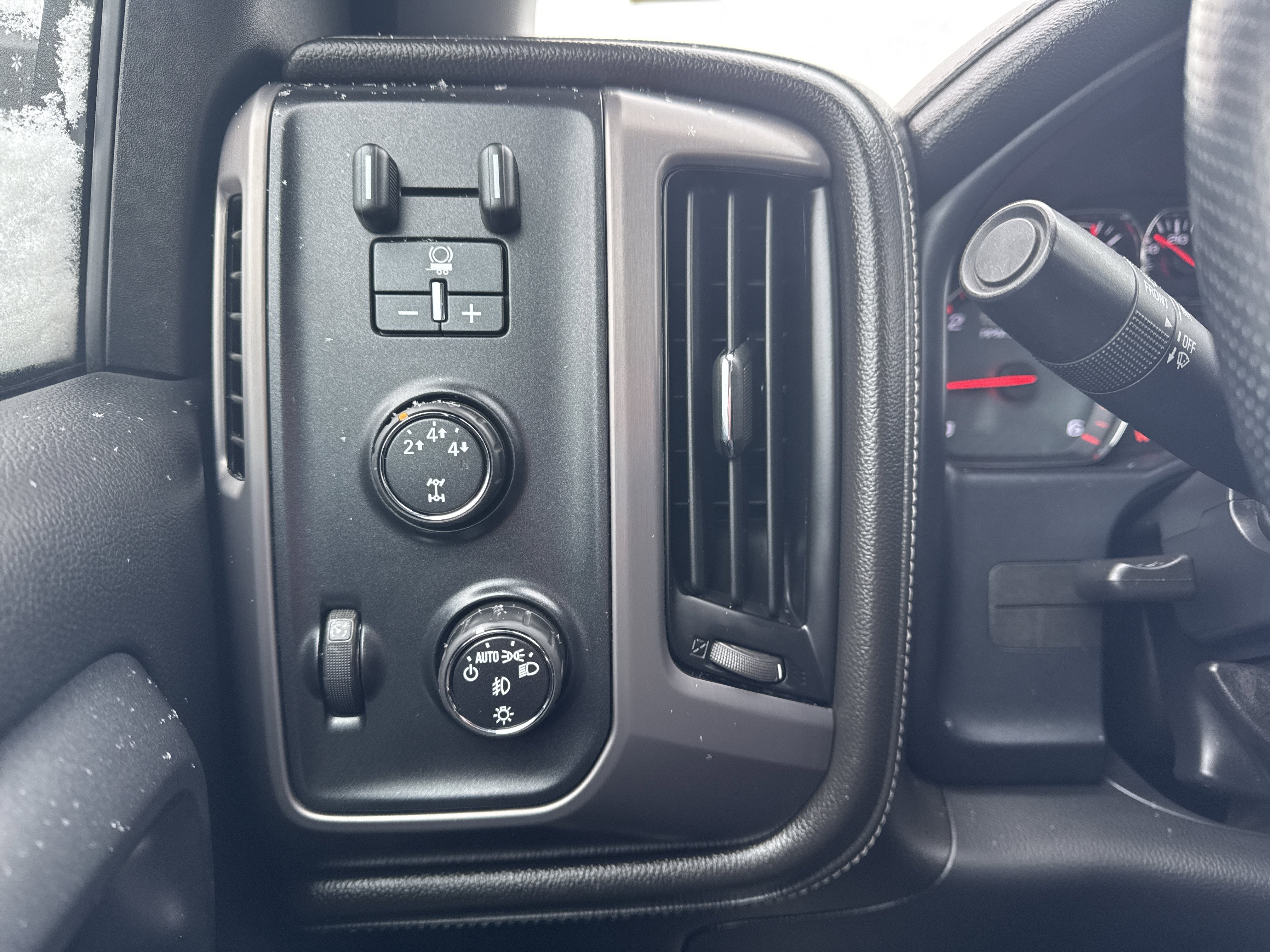 2015 GMC Sierra 2500HD available WiFi Crew Cab Standard Box 4-Wheel Drive SLE