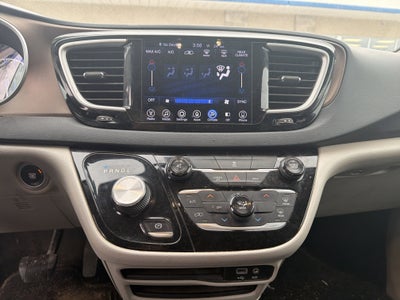 2017 Chrysler Pacifica Touring FWD