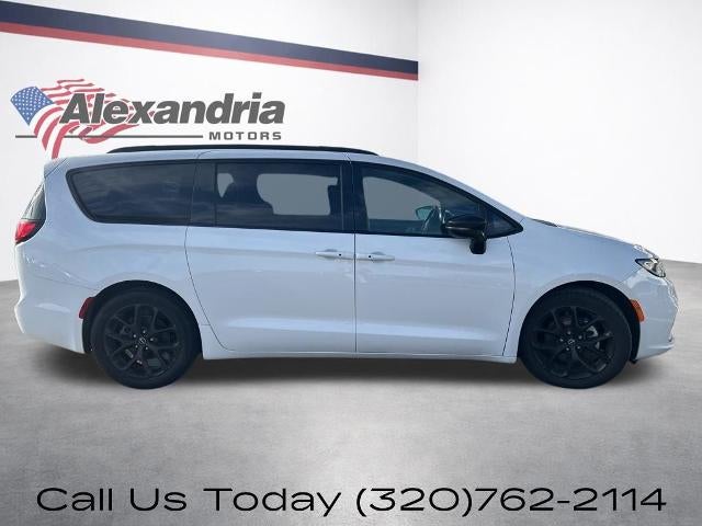 2025 Chrysler Pacifica Limited FWD