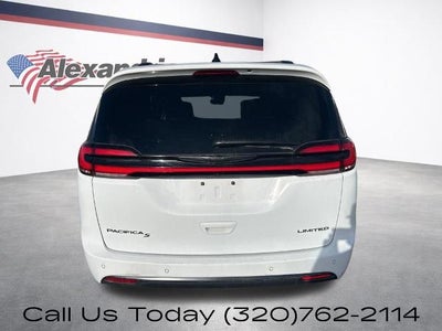 2025 Chrysler Pacifica Limited FWD