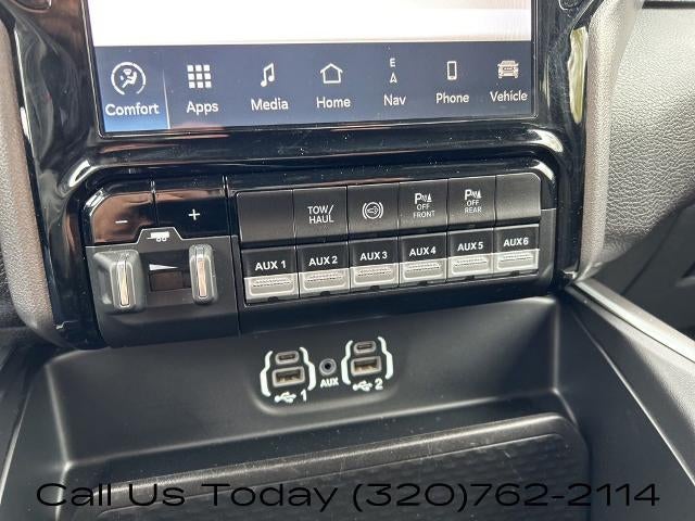 2023 RAM 3500 Big Horn 4x4 Crew Cab 8' Box