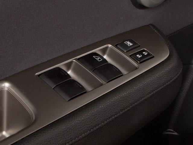 2010 Nissan Versa 5dr HB I4 CVT 1.8 SL