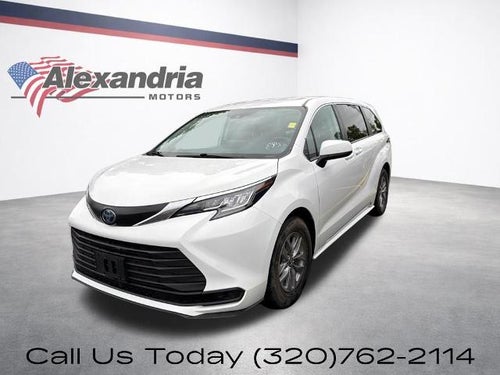 2022 Toyota Sienna LE FWD 8-Passenger (Natl)