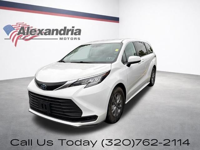 2022 Toyota Sienna LE FWD 8-Passenger (Natl)