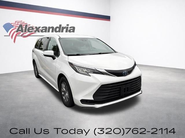 2022 Toyota Sienna LE FWD 8-Passenger (Natl)