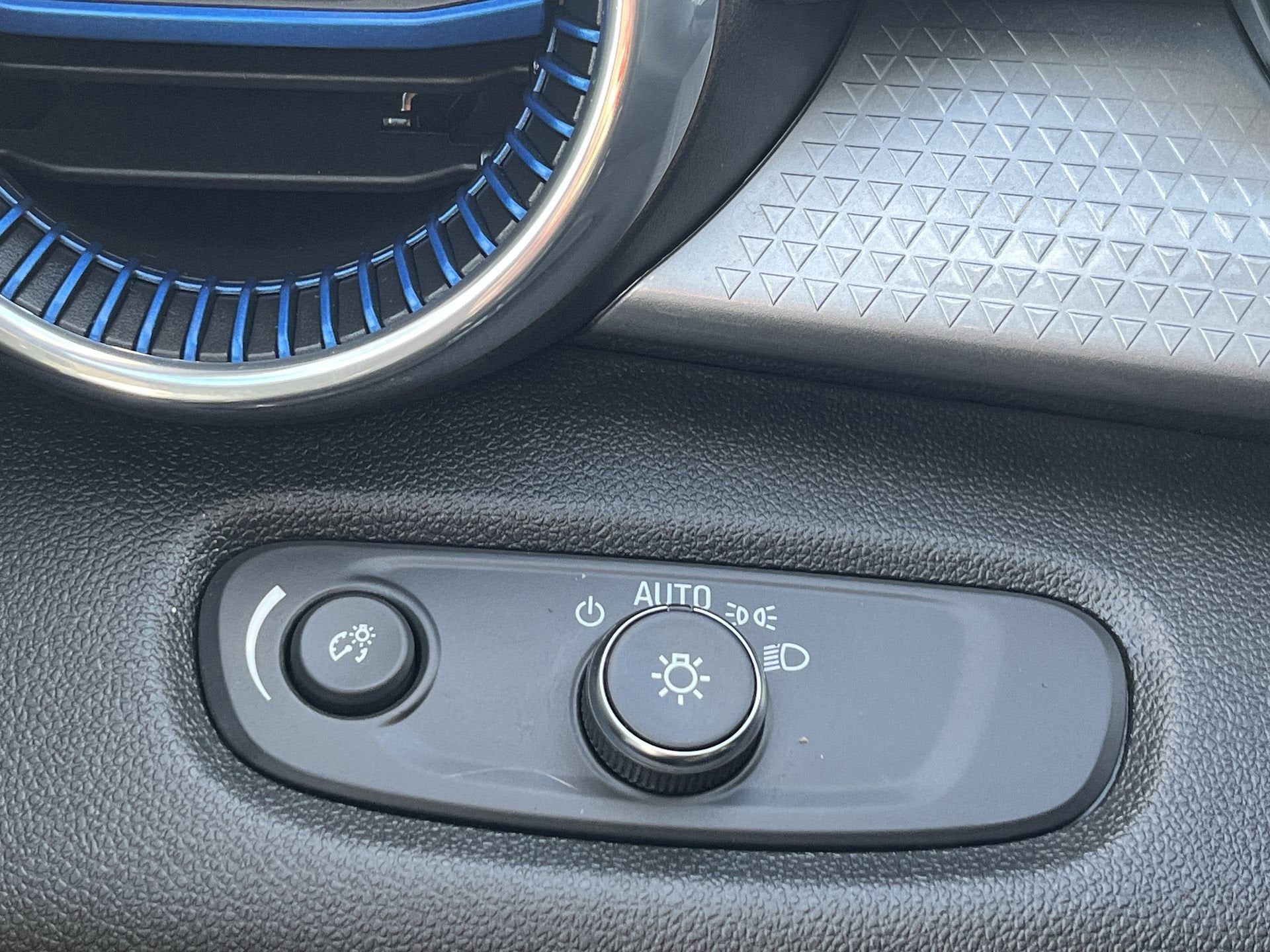 2025 Chevrolet Trax FWD 4dr LT